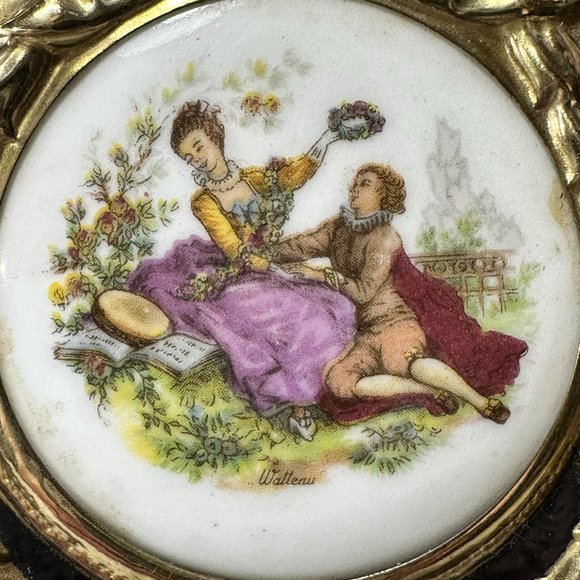 Vintage Small Brass Framed Porcelain Lovers Watteau Cameo - Picture 6 of 10